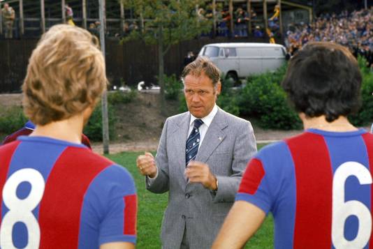 Rinus Michels als coach van FC Barcelona in 1976.