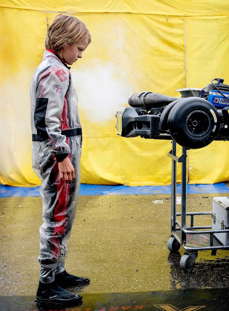 De 11-jarige Rene Lammers bij zijn kart.
 Beeld Klaas Jan van der Weij