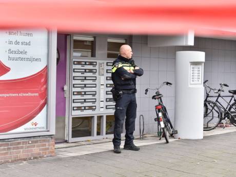 Neergestoken agent in Helmond buiten levensgevaar, 21-jarige verdachte opgepakt