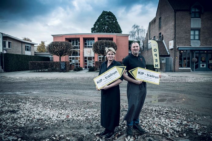 Zaakvoerders Isolde en Dimitri Schoofs van ‘De Kiekenbakker’.