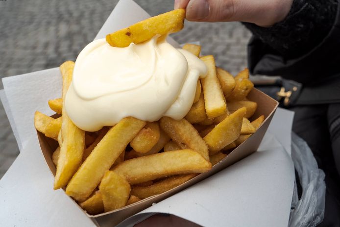 Verse mayonaise met frietjes: niets lekkerder dan dat. Maar hoe maak je die mayonaise even lekker als in de frituur? HLN-chef Piet Huysentruyt legt uit.