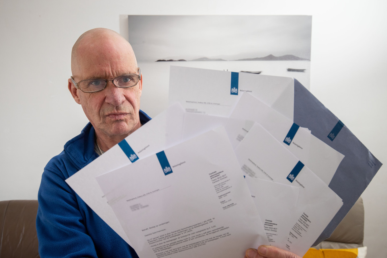 Herman Hogenbirk uit Luttelgeest kreeg van de Belastingdienst twaalf brieven die voor andere personen zijn in zijn brievenbus.