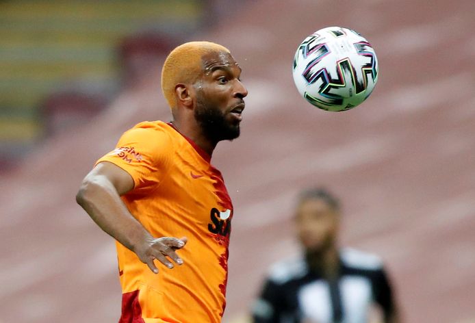 Ryan Babel in het shirt van Galatasaray, de nummer twee van vorig seizoen in Turkije.