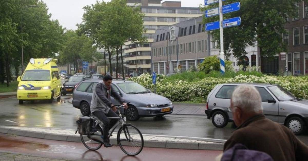 Bewust Slip schoenen vliegtuigen Rotonde 'Leen Bakker' weg | Zwolle | destentor.nl