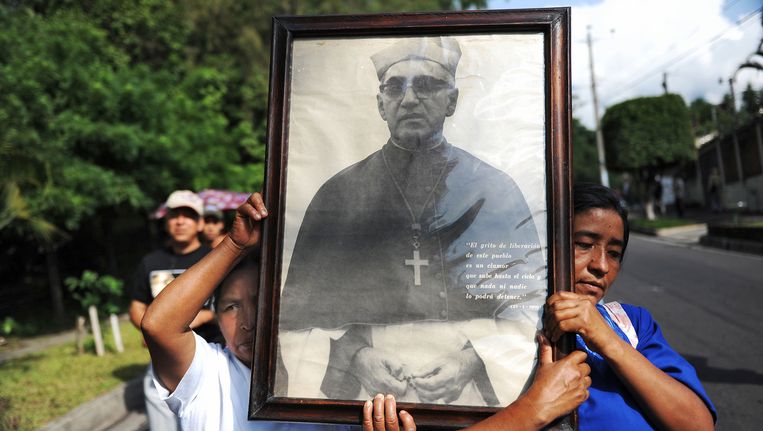 Augustus 2009: rooms-katholieken in San Salvador herdenken de geboortedag van Oscar Romero. Beeld afp