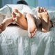 Haal de bezem er maar door: opgeruimd huis zorgt voor beter seksleven