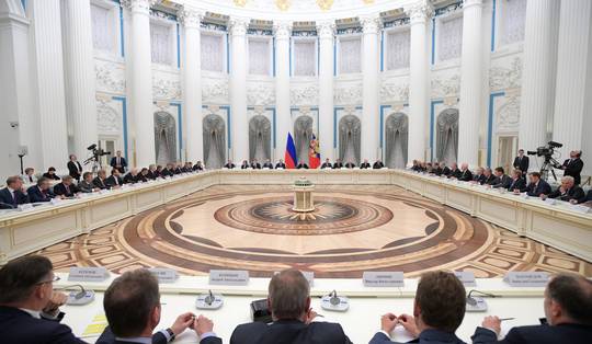 Sancties of niet, de Russische oligarchen zijn rijker dan ooit: ‘Sancties creëren ook een dilemma’