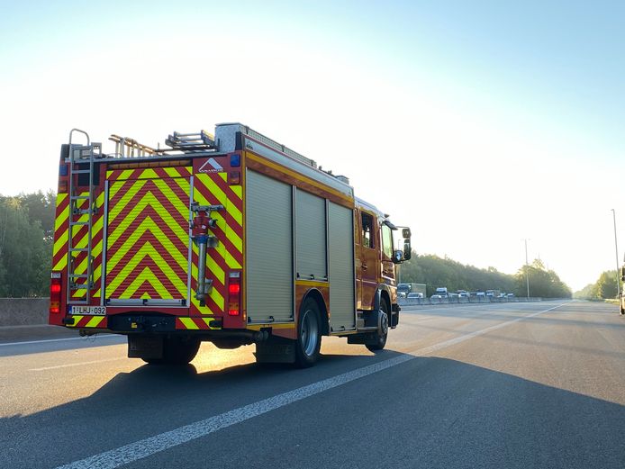 Een gekantelde vrachtwagen zorgde voor heel wat verkeershinder op de E34 in Zoersel.