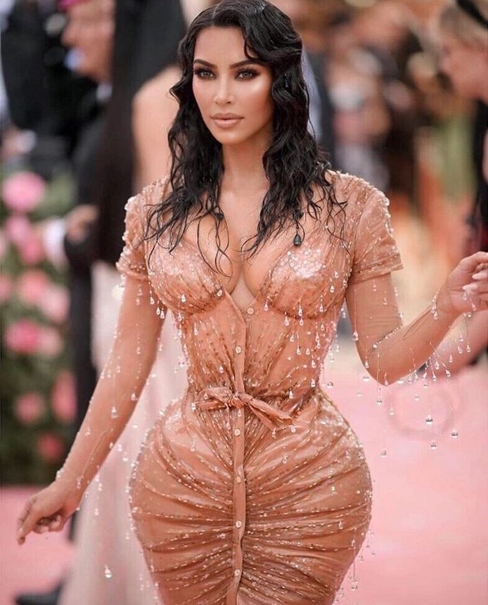 Kim Kardashian in 2019 op het Met Gala in een jurk ontworpen door Mugler