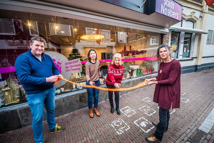 Opening van store in store aan de Grootestraat 35 pand Tourist Info / Oldenzaal produkten gemaakt door clienten Gildehof losserhof