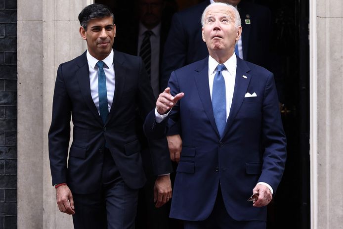 De Amerikaanse president Joe Biden bezoekt de Britse premier Rishi Sunak in diens ambtswoning.