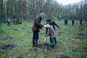 Alle kinderen die in 2013 en 2014 geboren zijn en hun ouders en broertjes of zusjes mochten mee komen planten. Er werden 1.100 bomen aangeplant.