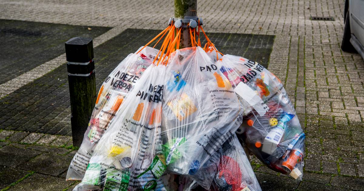 boete dreigt als plastic afval te vroeg is opgehangen in aalburg rivierenland ad nl
