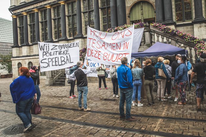 betoging Berndettewijk aan het stadhuis