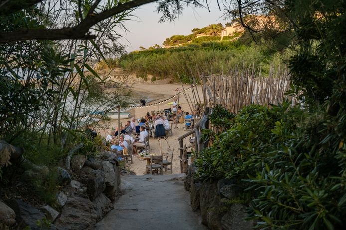 Plage des Graniers is one of the few beaches on the territory of Saint-Tropez.  Legendary beaches like Club 55 or Tahiti are actually in neighboring Ramatuelle.