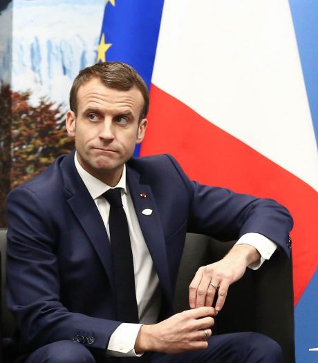 Macron doit "changer radicalement d'attitude"