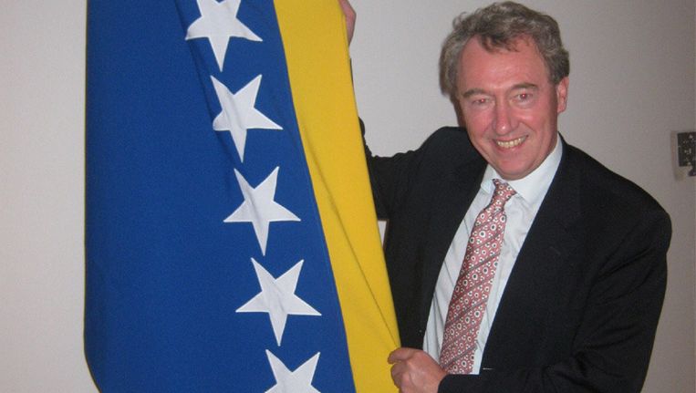 Henk Jan Ormel met de Bosnische vlag. Beeld 