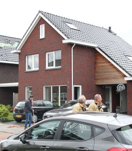 Windhoos richt ravage aan in Nijverdal: ruim twintig woningen beschadigd