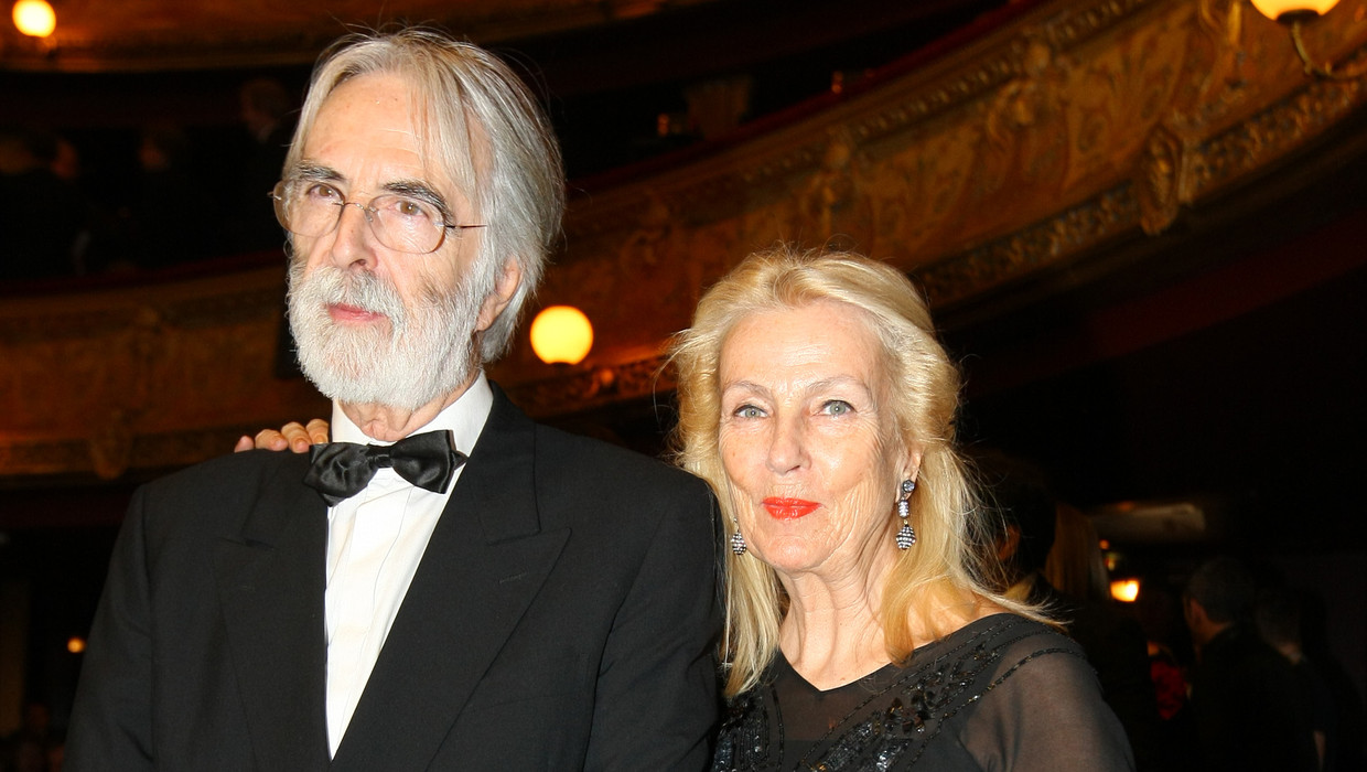 De Oostenrijkse filmregisseur Michael Haneke met zijn vrouw. Beeld AP