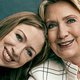 Hillary en Chelsea Clinton: ‘Misschien zet Trump het leger wel in als hij het Witte Huis moet verlaten’