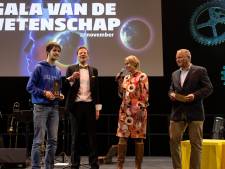 Student Lars Pos (18) wint Robbert Dijkgraaf Essayprijs: ‘Wat is het nut van wiskunde?’