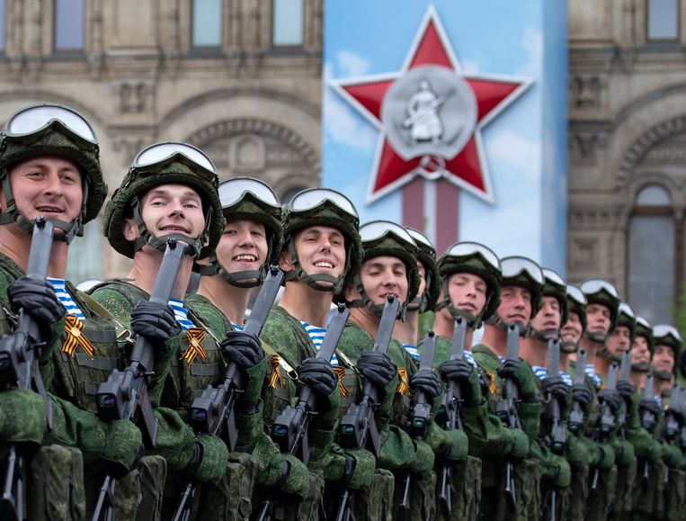Russische troepen in Moskou tijdens de viering van de Dag van de Overwinning in 2019. Op 9 mei viert Rusland de overwinning op nazi-Duitsland. Beeld AP