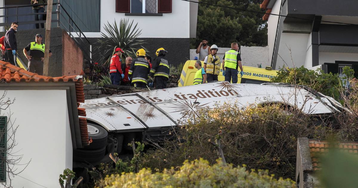 ‘Bijna 30 doden bij ongeluk toeristenbus op Madeira’.