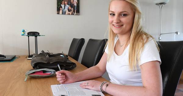 Tyra (17) uit Boxmeer vlogt: Aardbeien als beloning - De Gelderlander