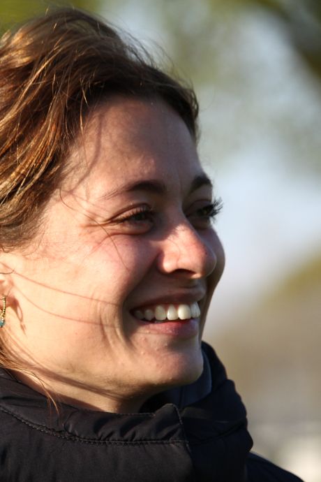 Chiara Kaya (26) eerste vrouwelijke hoofdtrainer bij topklasser Eldenia: ‘Ik heb al een vriendinnengroep. En ik hoef er echt niet één bij’