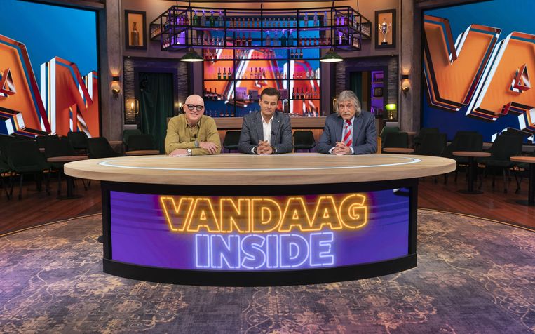 ‘Ik heb nooit de ambitie gehad om op tv te komen. Het is zo’n overschat medium. Het hele wereldje wemelt van de engerds.’
(Foto: met René van der Gijp en Wilfred Genee.) Beeld ANP