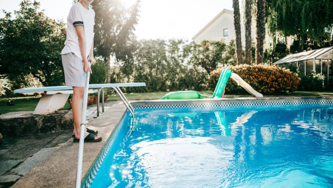 Groen water vermijden? Zo houd je je zwembad proper
