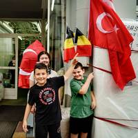‘Als de Turken winnen, vliegen er meteen honderd vlaggen de deur uit’: ook in Gent neemt de Turkse EK-koorts toe