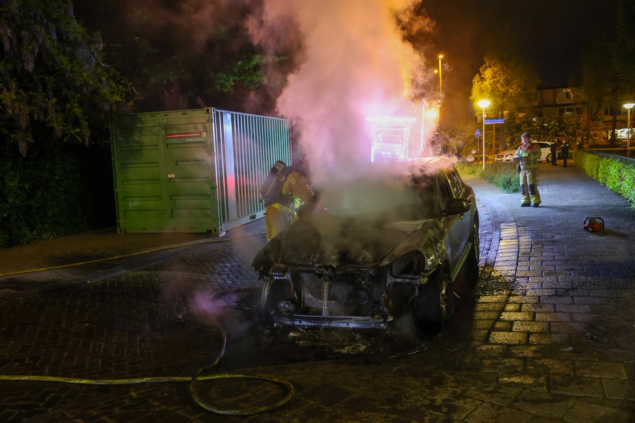 Alweer een autobrand in Eindhoven Foto AD.nl