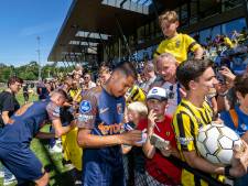 Volle bak bij Fandag van Vitesse: ‘Het clublogo is oranje. Dat kan niet, dat moet gewoon geel en ‘swert’ zijn’