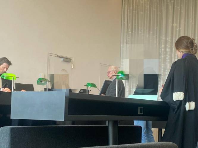 Twintiger krijgt proces in snelrecht nadat hij agent vuistslag verkoopt in Overpoort : “Had 15 pinten op” 