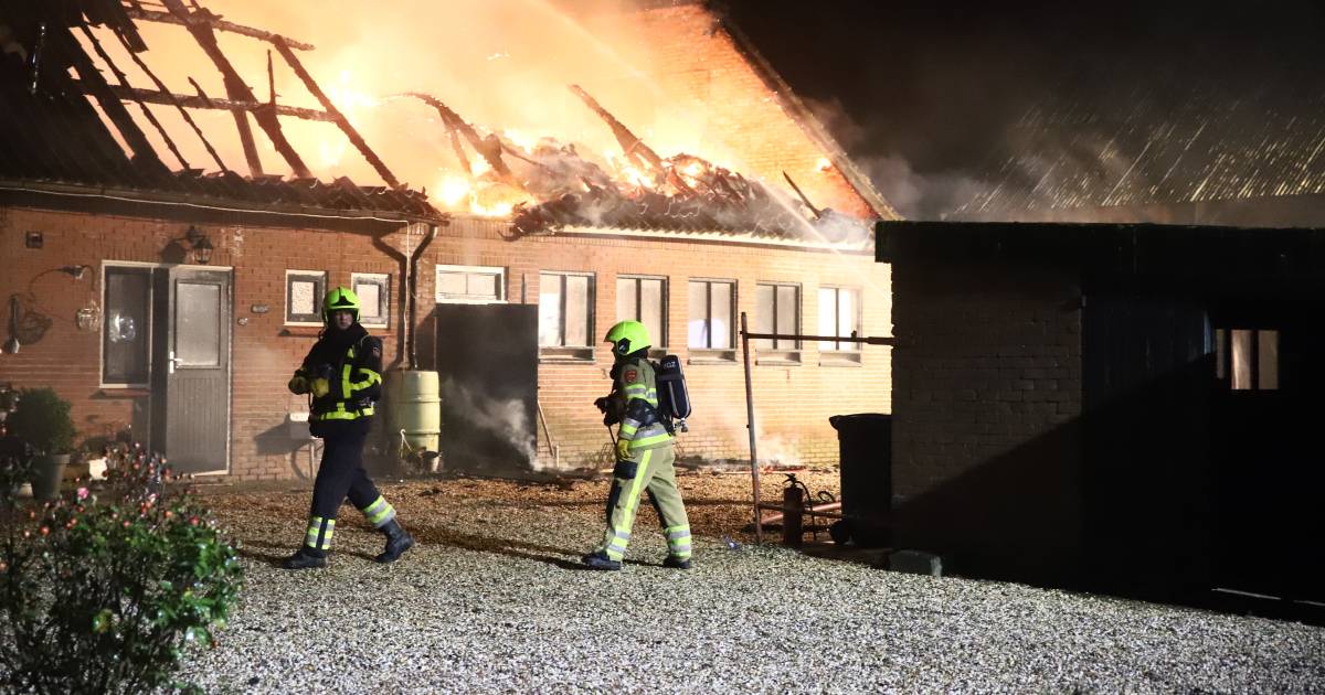 Brand verwoest dak van boerderij Acquoy: ‘We voelen veel steun uit het dorp’