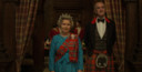 Imelda Staunton als Queen Elizabeth II, Jonathan Pryce als prins Philip.