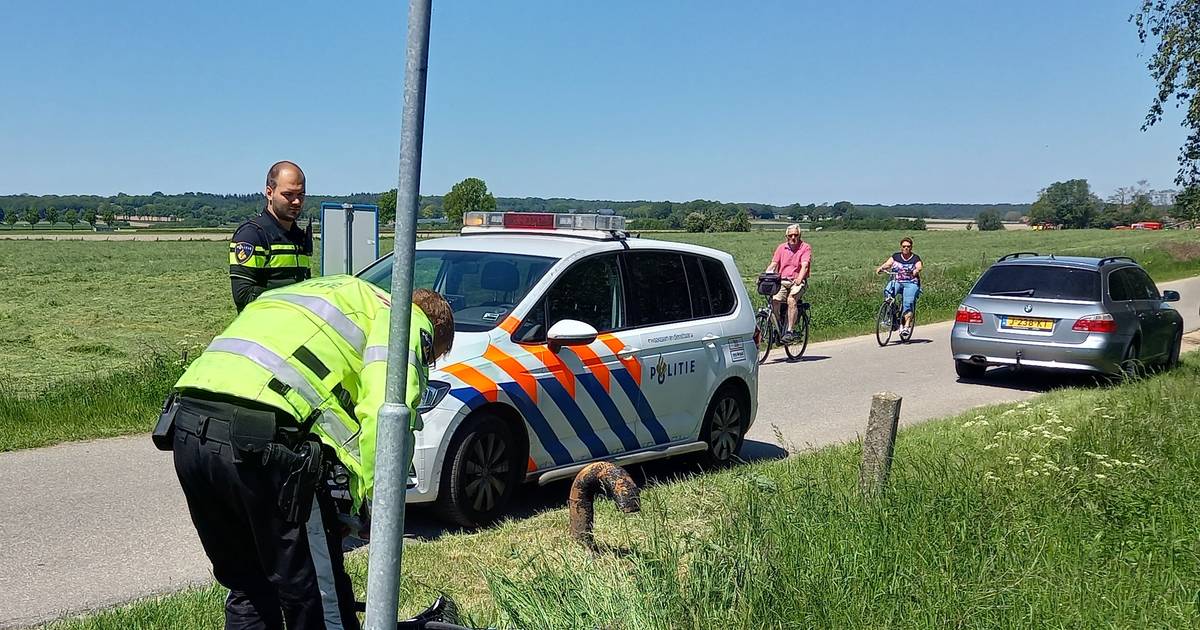 Wielrenner gewond bij botsing met motor in Groesbeek.