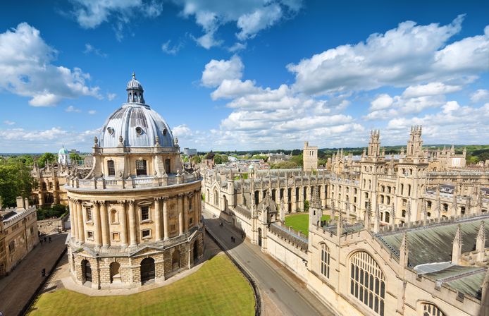 De Universiteit van Oxford is een prestigieuze universiteit in de Engelse stad Oxford en behoort tot een van de beroemdste en oudste universiteiten van het Verenigd Koninkrijk.