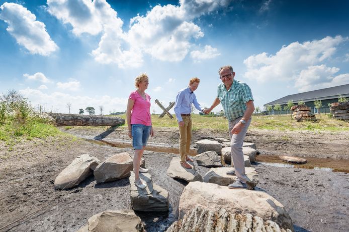 Eigenaars Ria, Daniël, en Corné Bossers bij De Belhamel in Lage Zwaluwe. Archieffoto: Marcel Otterspeer/Pix4Profs.