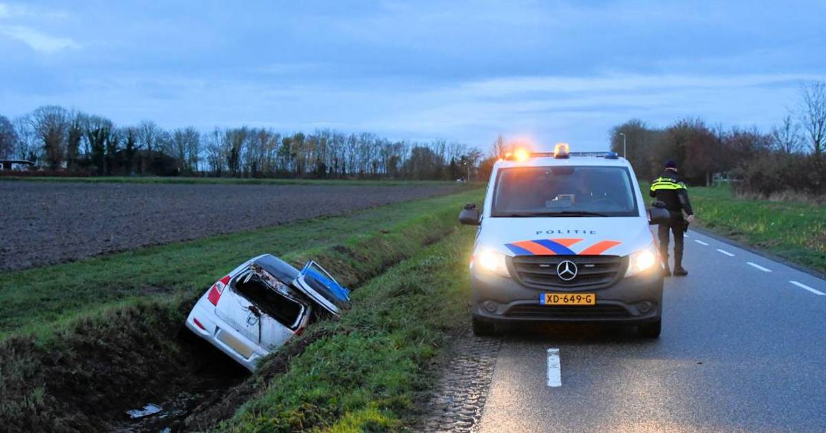 Automobilist raakt bekneld bij ongeluk Tholen.