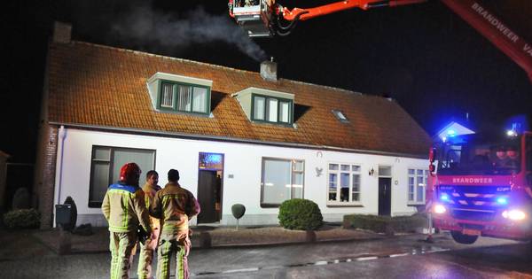 Schoorsteenbrand in Budel-Schoot snel geblust | Cranendonck, Heeze-Leende - Eindhovens Dagblad