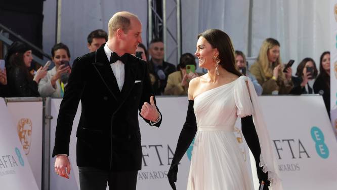 Épaule dénudée et gants noirs: Kate Middleton illumine le tapis rouge des Bafta