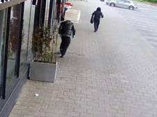 Eigenaar van getroffen eetcafé in Arnhem ‘wordt bang’ van pakketjes voor zijn deur: ‘Hoop dat ze daders kunnen vinden’