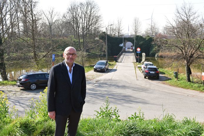 Boudewijn Vlegels, voorzitter van MLSO aan het fort Liefkenshoek waar al jaren nood is aan extra parking.