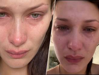 Bella Hadid doet fans schrikken met huilfoto’s: “Zo gaat het er al jaren elke avond aan toe”