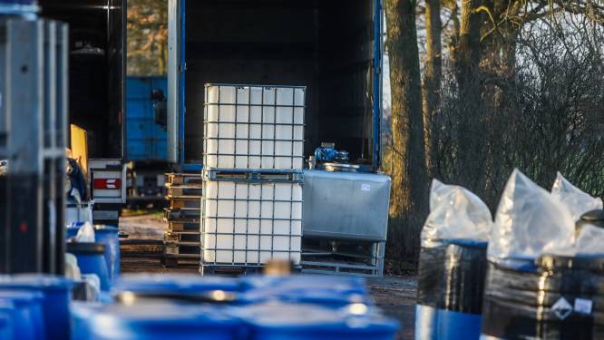 Criminelen dumpten maandenlang drugsafval met systeem van pijpen en vaten in Someren, provincie start groot onderzoek