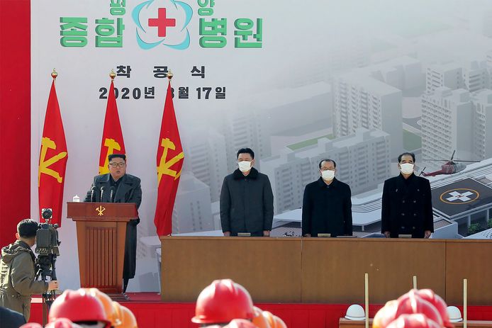 De Noord-Koreaanse leider Kim Jong-un hield gisteren een toespraak over de nationale gezondheidszorg in een ziekenhuis in Pyongyang.