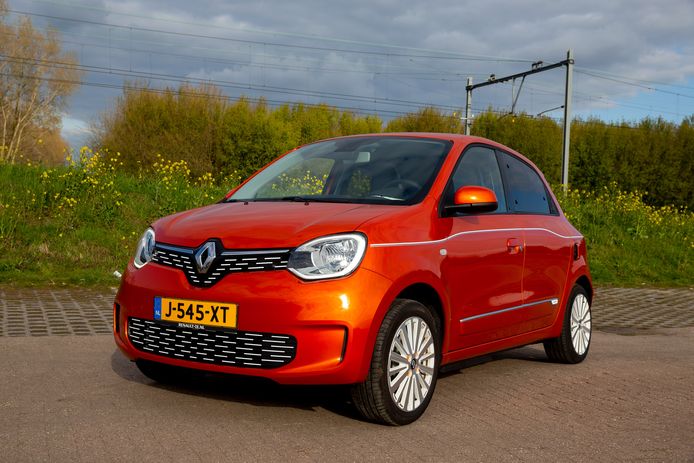 Het rijbereik is met 140 kilometer beperkt, maar de elektrische Renault Twingo laadt snel op.
