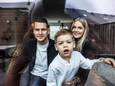 Tim Coremans met zoontje Luca en vriendin Maxine.